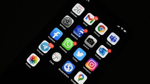 Policajti apelujú na ľudí, aby pochybné správy cez aplikáciu WhatsApp neotvárali, ide o podvod