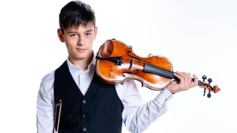 15–ročný huslista zo Slovenska zožal na súťaži standing ovation od svetových virtuózov (+Video)