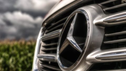 Mercedes sa nechystá ukončiť výrobu spaľovacích motorov