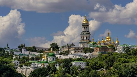 Ukrajinská pravoslávna cirkev je pod vládnym nátlakom, tvrdí medzinárodný právnik