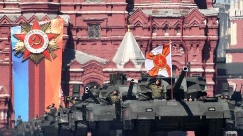 Je ruský tank T-14 Armata nákladným zázrakom alebo strategickou chybou? (Analýza)