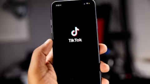 Aplikácia TikTok Lite predstavuje podľa EÚ riziko pre duševné zdravie detí. Spoločnosť čelí pokutám