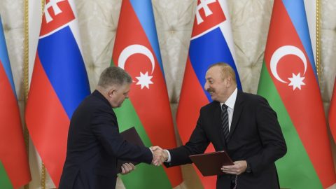 Slovensko sa odpája od ruského plynu. Premiér s ministrami už o náhrade rokujú v Azerbajdžane