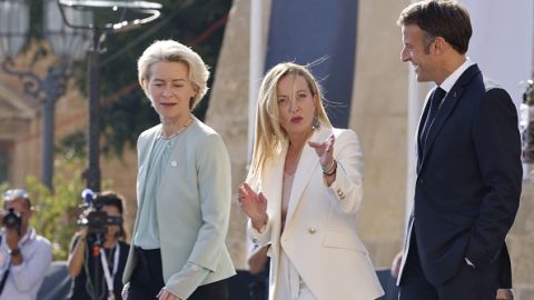 Von der Leyenová je ochotná spolupracovať s Meloniovou, ale nie s Le Penovou
