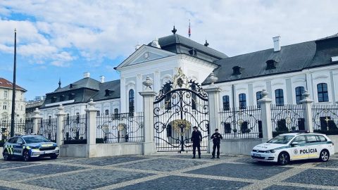 Polícia zastavila trestné stíhanie pre vyvesenie obrazu Che Guevaru v parlamente