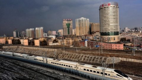 Čína zatvára ďalšie stanice kvôli prehlbujúcej sa dlhovej kríze vysokorýchlostných železníc