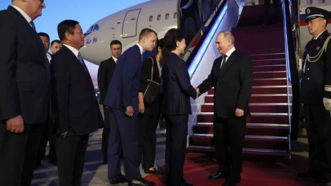 Putinova návšteva Číny poukazuje na ich neľahké spojenectvo (analýza)