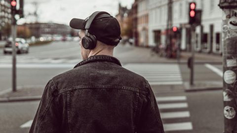 Tragédie na koľajniciach: hudba v slúchadlách stojí mladých životy