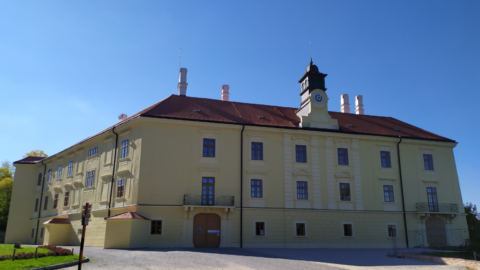 Zámok v Hlohovci prejde rekonštrukciou za viac ako milión eur, rezort investícií podpísal zmluvy aj na ďalších 19 projektov