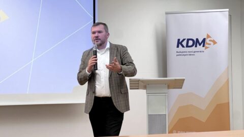 V. Karas: Politici nezvládli prechod do éry sociálnych sietí