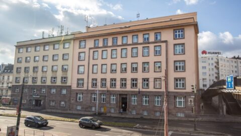 SAV a vysoké školy sú najdôveryhodnejšie inštitúcie na Slovensku (Prieskum)