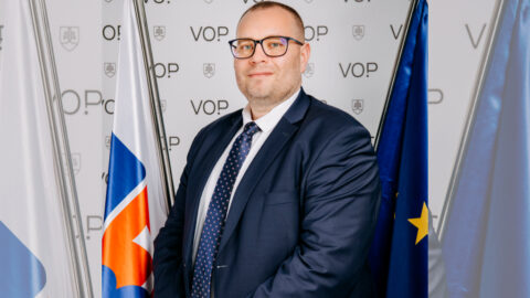 Na absenciu práva detí na sprevádzajúcu osobu pri hospitalizácií upozorňoval ombudsman už viac ako štyri roky