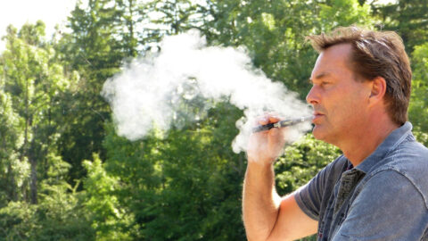Zákaz jednorazových e-cigariet už môže verejnosť pripomienkovať