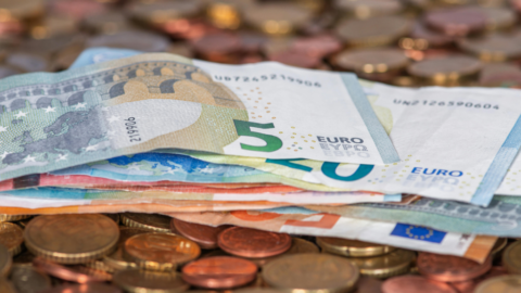 Slováci čelia vyššej inflácii ako väčšina eurozóny, hlavnou príčinou sú podľa analytika dane a náklady firiem