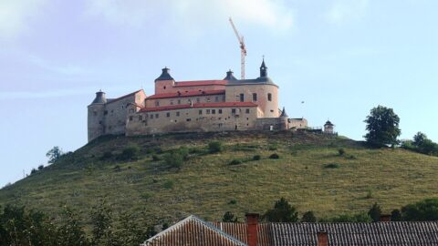Pondelňajšia búrka poškodila strechu Krásnej Hôrky, došlo k posunutiu troch hrebenáčov