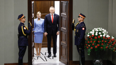 Poľsko: Pro-trumpovský historik Karol Nawrocki zložil prísahu ako prezident krajiny