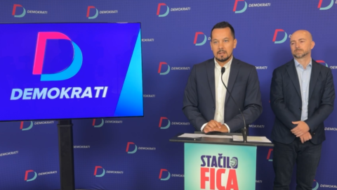 Mimoparlamentní Demokrati odmietajú návrh šéfa národniarov na zredukovanie počtu samosprávnych krajov