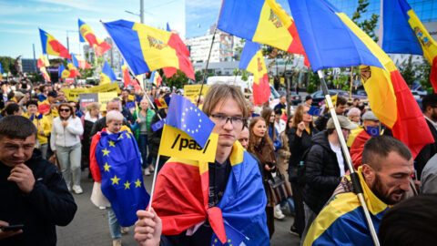 V Srbsku zatkli dvojicu cvičiacu ľudí na boj proti moldavskej polícii