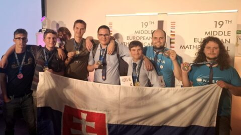 Slovenský tím dosiahol historický úspech na Stredoeurópskej matematickej olympiáde MEMO, z tímovej súťaže si odniesol zlato