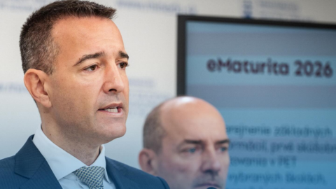 Elektronické maturity budú už v tomto školskom roku, informuje minister