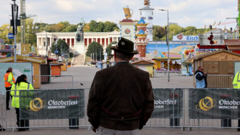 Oktoberfest v Mníchove dočasne pozastavili pre bombovú hrozbu