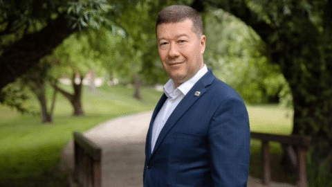 ČR: Strana SPD minula tisíce dolárov na reklamy na Meta bez povinných označení, uvádza správa