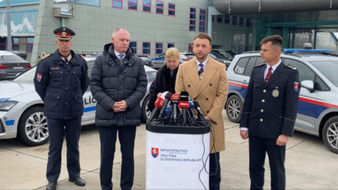 Už nestačí chrániť len hraničné priechody, chrániť treba celé hranice, Šutaj Eštok sa na tom zhodol s rakúskym ministrom vnútra