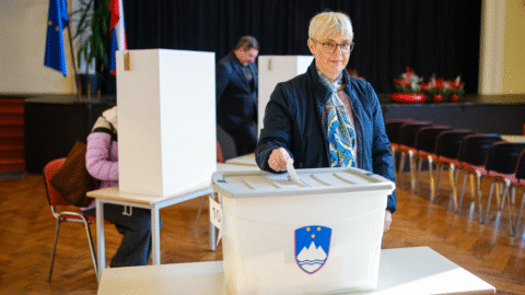 Slovinci začali v referende hlasovať o legálnej asistovanej samovražde
