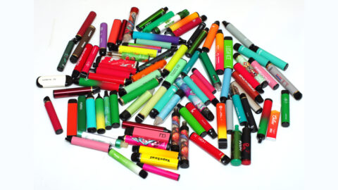 Národniari nepodporia zrušenie jednorazových elektronických cigariet