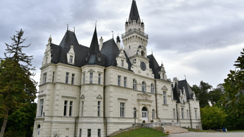 Rezort kultúry reaguje na vyjadrenia exministerky Milanovej o nehospodárnych nákupoch v Budmerickom kaštieli, považuje ich za účelové a pokrytecké