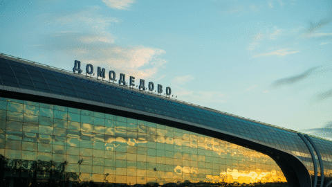 Rusko plánuje znovu privatizovať letisko Domodedovo, ktoré predtým znárodnilo