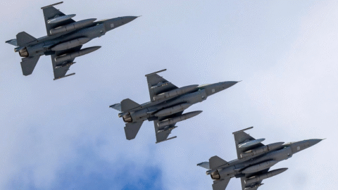 Na vojenskom letisku v Kuchyni pristáli ďalšie tri stíhačky F-16, Slovensko ich tak má už desať