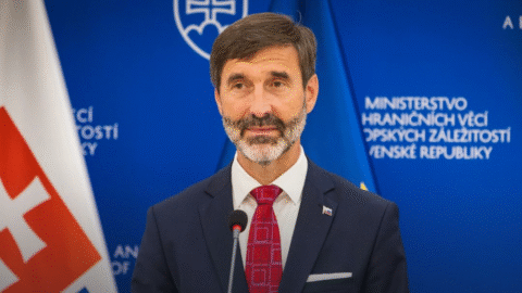 Blanár sa zastal ukrajinských civilistov a vyzval Rusko, aby prestalo s nehumánnym prístupom k nim