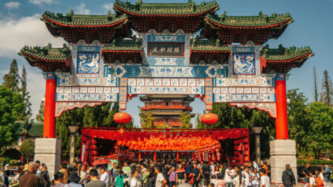 Čína zaznamenala rekordne nízku pôrodnosť, demografická kríza sa prehlbuje