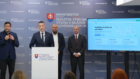 Rezort školstva predstavuje elektronickú prihlášku na školy, mala by fungovať pre všetky typy škôl, od materských po stredné