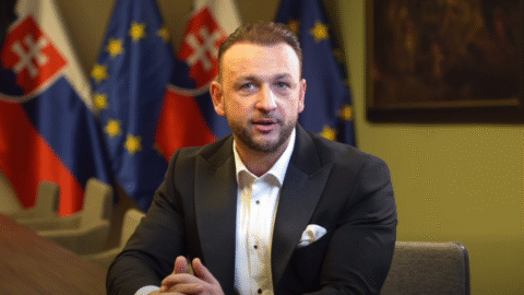 Minister vnútra odsudzuje akékoľvek násilie, novinár Schutz však podľa neho prispieval k rozdeľovaniu verejnosti