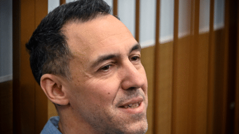 Úrady vymenili francúzskeho výskumníka za ruského basketbalistu