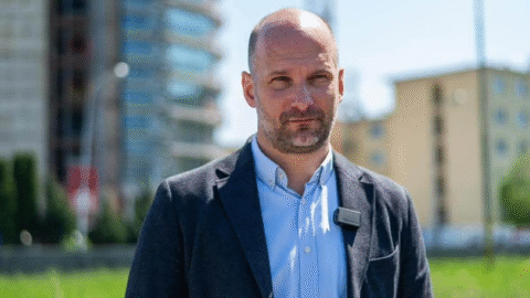 Hnutie Slovensko: Cieľom zlúčenia Úradu pre verejné obstarávanie a Protimonopolného úradu je dosadiť si tam vlastných ľudí