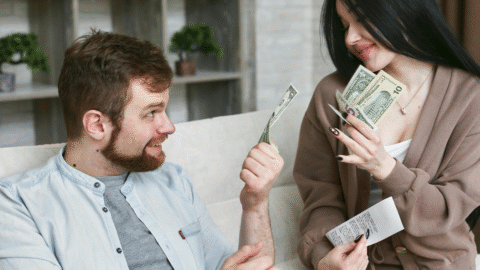 Mnohé ženy môžu nakupovať, čo chcú, aj bez vedomia svojho partnera, ženy sú však v tomto už menej benevolentné (Prieskum)