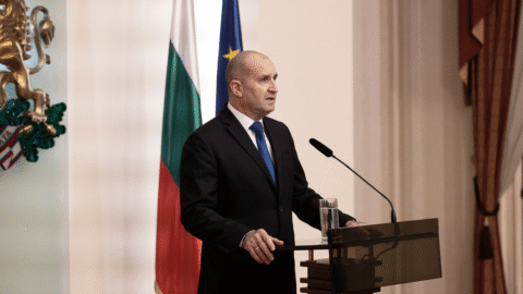 Bulharsko: Prezident Radev oznámil odstúpenie z funkcie pred predčasnými parlamentnými voľbami