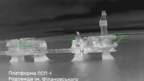 Ukrajina zasiahla ruské ropné plošiny v Kaspickom mori