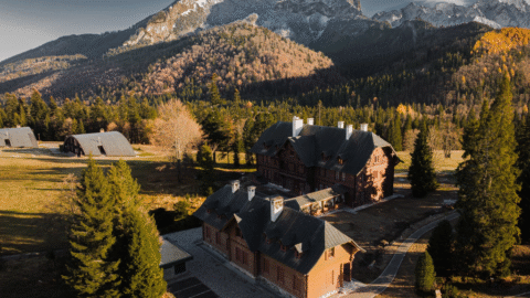 Kancelária prezidenta investovala do rekonštrukcie Karáčoniho paláca a Loveckého zámočku Hohenlohe 3,5 milióna eur