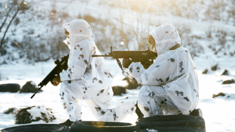 Ukrajina: Mráz ako ďalší nepriateľ. Na ukrajinskom fronte zamŕza technika aj vojaci, drony natierajú masťou