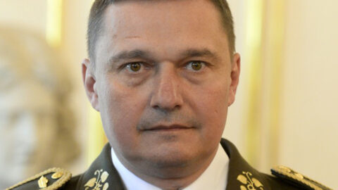 Dodávky nových náhradných dielov na MiGy podľa armády neboli možné, ich rakety boli po životnosti