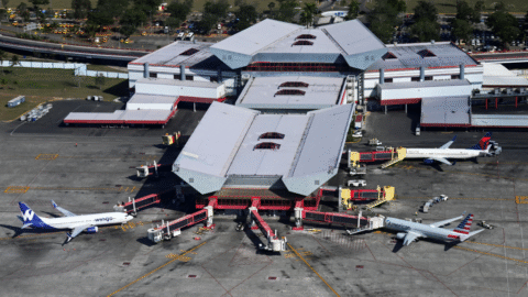 Kubánska vláda zakázala tankovanie lietadiel pre nedostatok pohonných hmôt