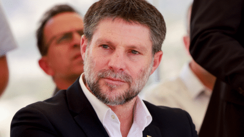 Izrael hrozí úplnou okupáciou Pásma Gazy, ak Hamas nezloží zbrane