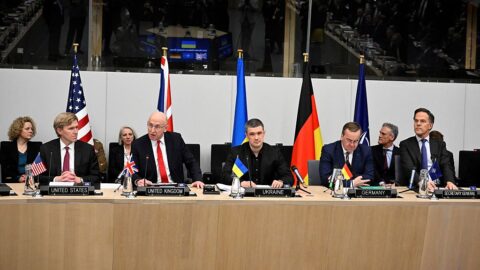 Západní spojenci prisľúbili Ukrajine 35 miliárd dolárov, tvrdí Británia