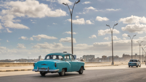 Kuba: Palivová kríza mení dopravu v Havane, taxíky nahrádzajú elektrické trojkolky