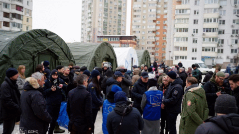 V Kyjeve zostáva bez kúrenia asi 1 600 budov, úrady hlásia útok na ruský ropný terminál