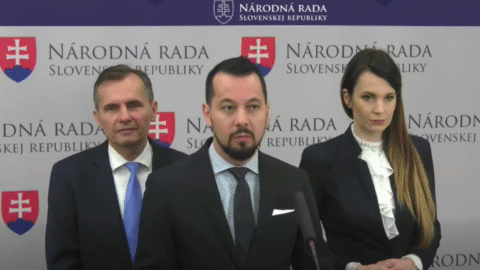 Z ďalších správ medzi Lajčákom a Epsteinom sa ukazuje, kto je tu pravdepodobne agent, Demokrati žiadajú zvolať Bezpečnostnú radu